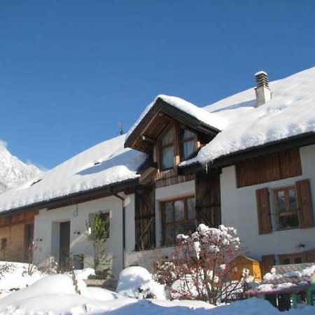 Villa La Ferme De Noémie Mercury-Gémilly Zimmer foto