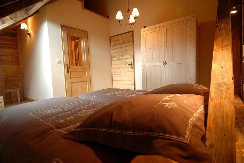 Villa La Ferme De Noémie Mercury-Gémilly Zimmer foto